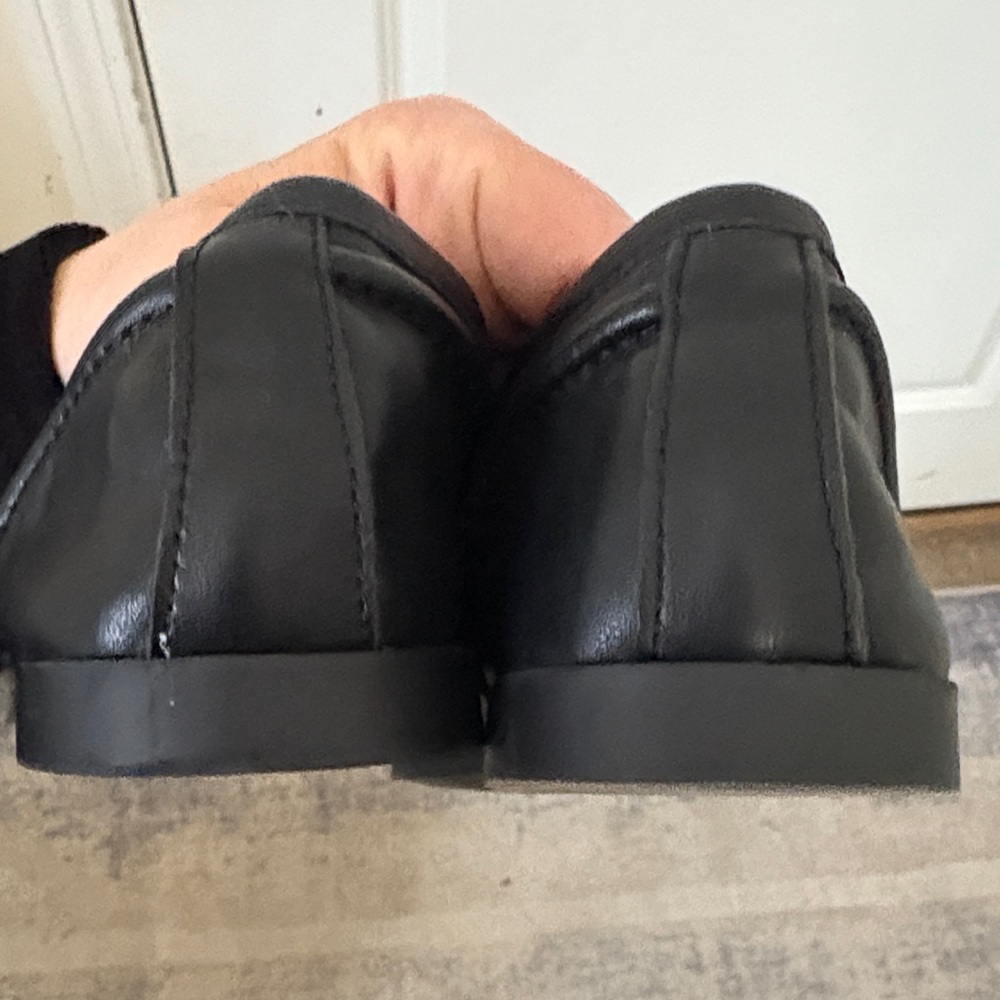 Steve Madden Black and Cream Loafers with Gold Detail 9.5 New without tags - Picture 4 of 5